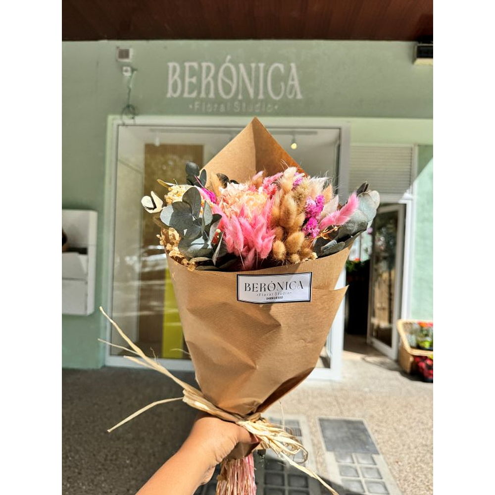 Ramos de flores secas.