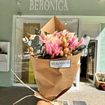 Ramos de flores secas.