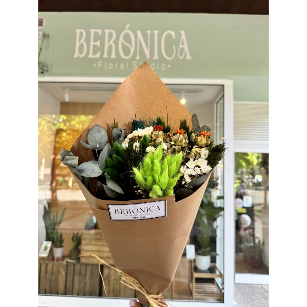 Ramos de flores secas.