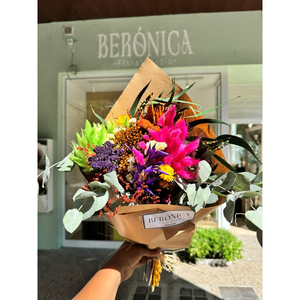 Ramos de flores secas.