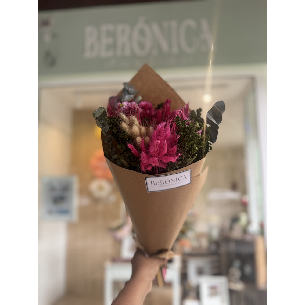 Ramos de flores secas.