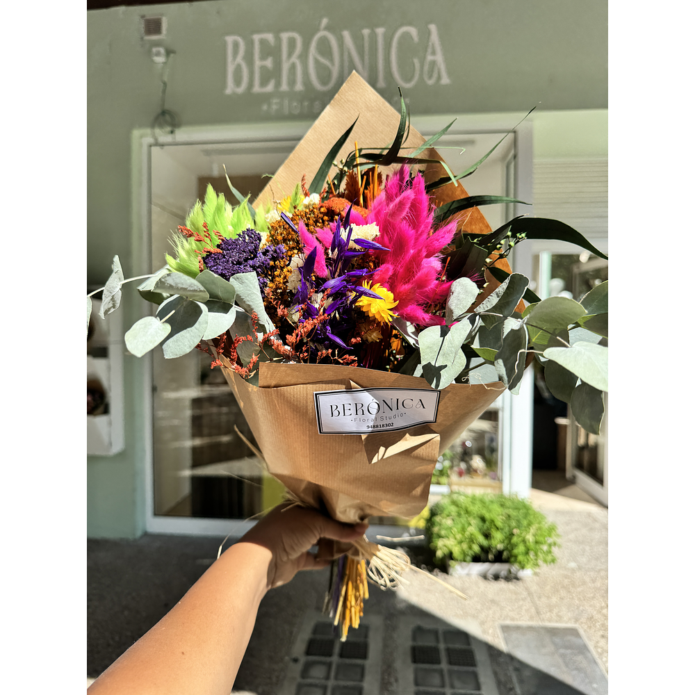 Ramos de flores secas.