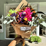 Ramos de flores secas.