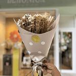 Ramos de flores secas.