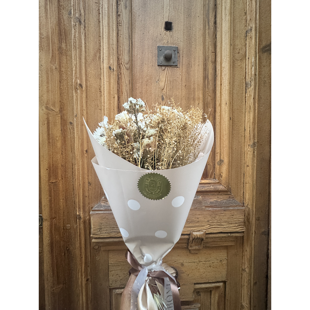 Ramos de flores secas.