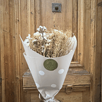 Ramos de flores secas.