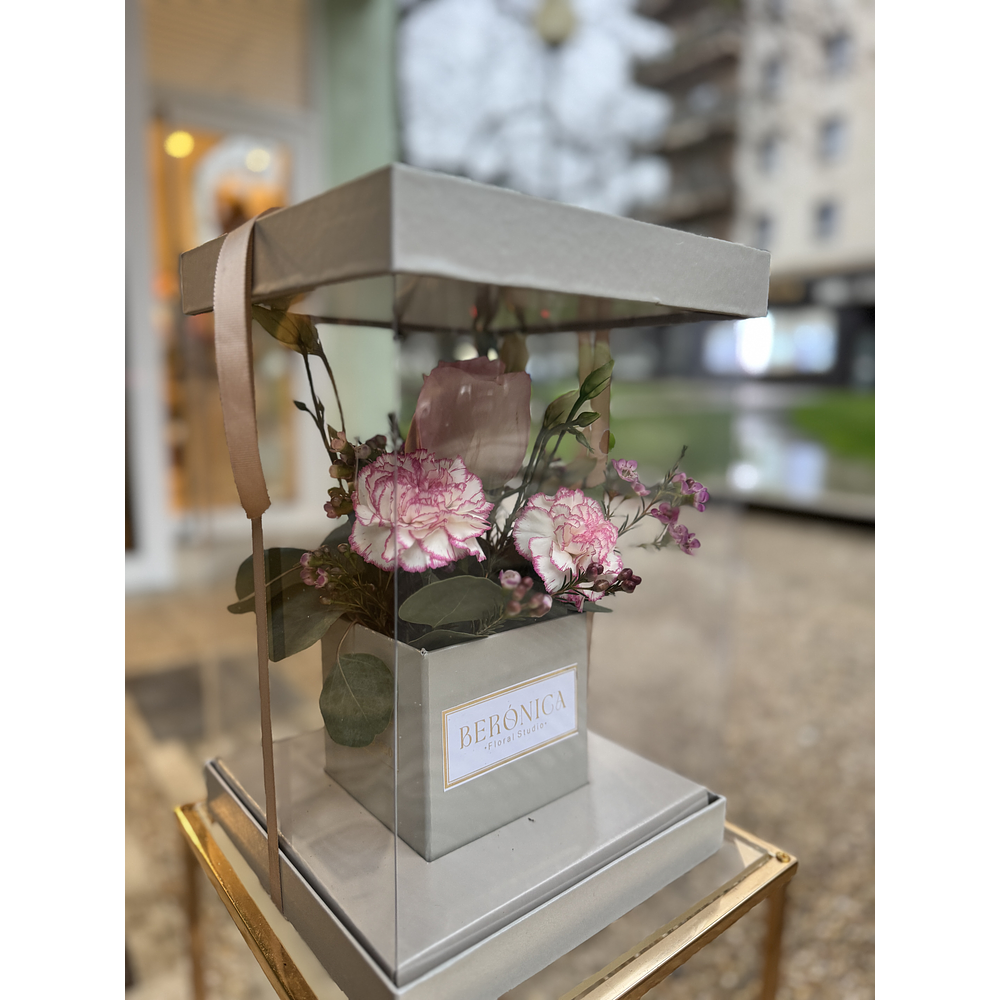 Caja Floral Premium con Rosa y Claveles