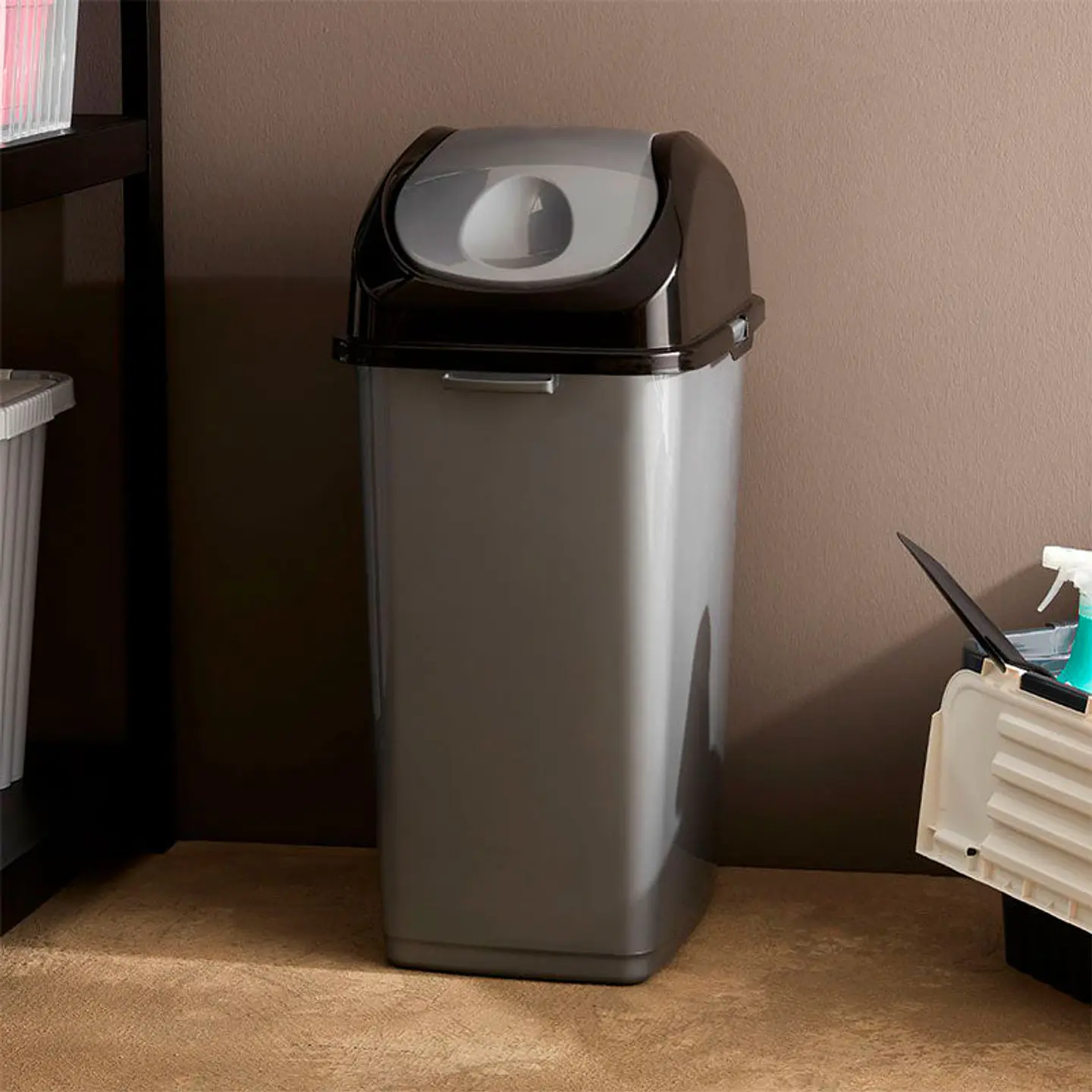 Papelera Plástica Slim Tapa Basculante - Gris/Negro 2