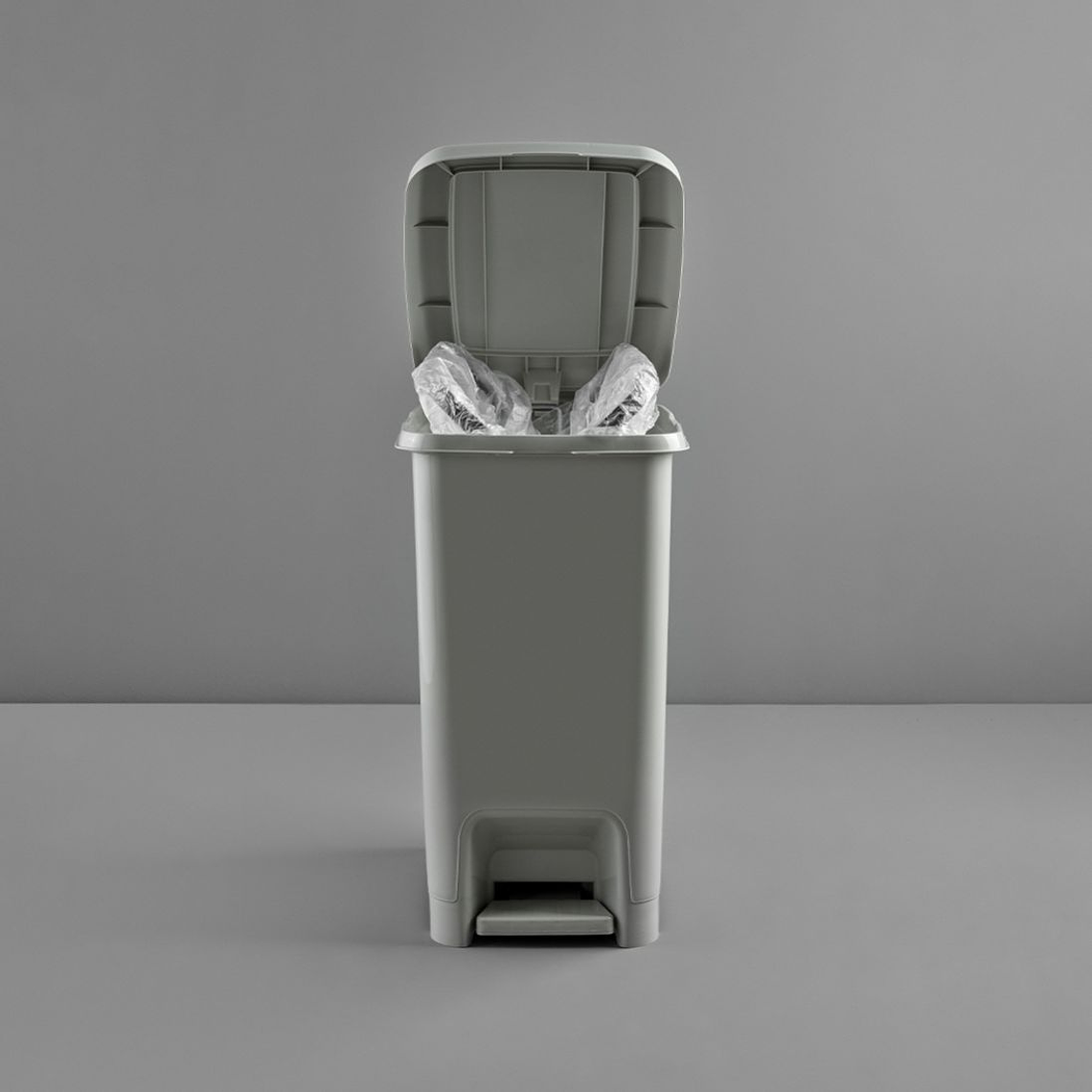 Papelera Plástica Slim con Pedal - Gris/Negro 2