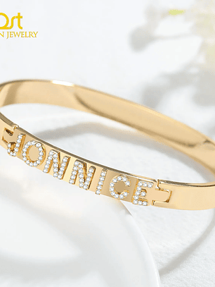 Pulsera con nombre y brillos