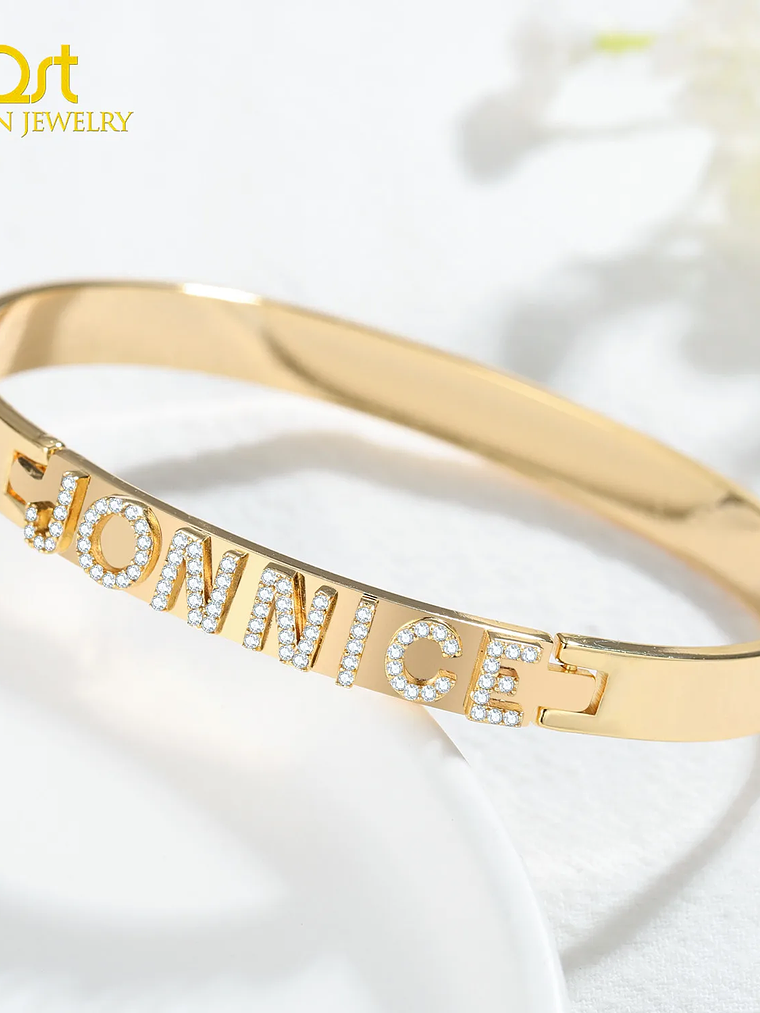 Pulsera con nombre y brillos 1