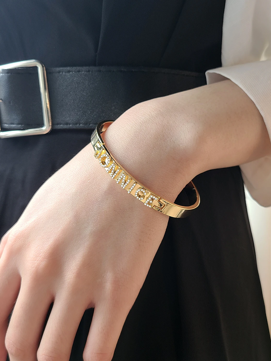 Pulsera con nombre y brillos 2