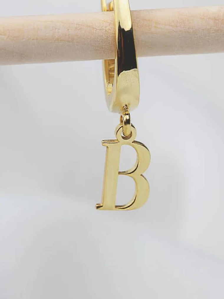 Aro con letra colgante 4