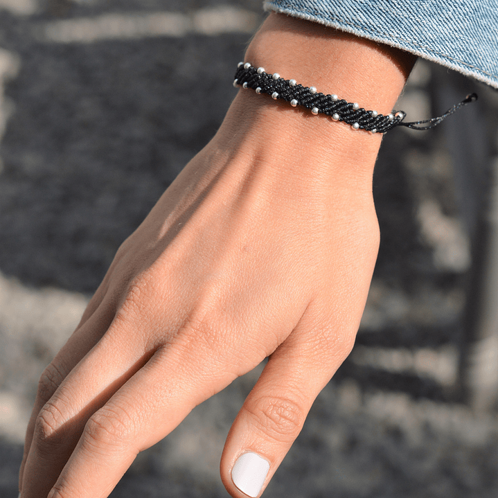 Pulsera MUST HAVE Negra 3