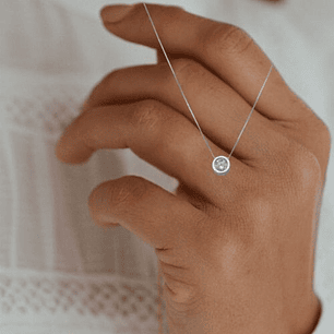 Collar Punto de Luz Eterno