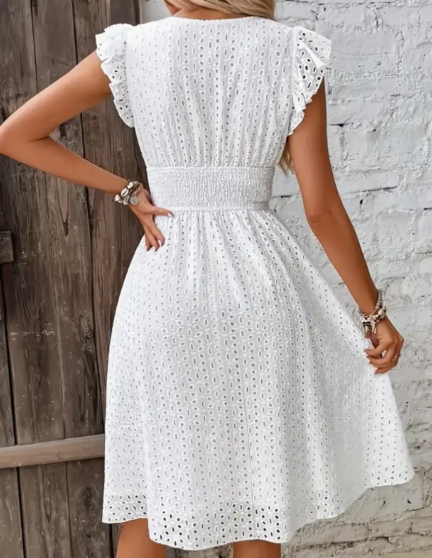 Vestido Hueco Con Escote En V Y Mangas Con Volantes 3