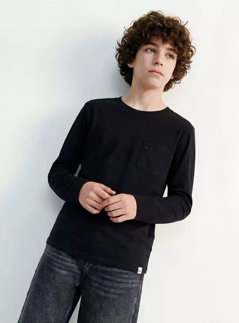 Polera Básica Color Sólido con Bolsillo Niño