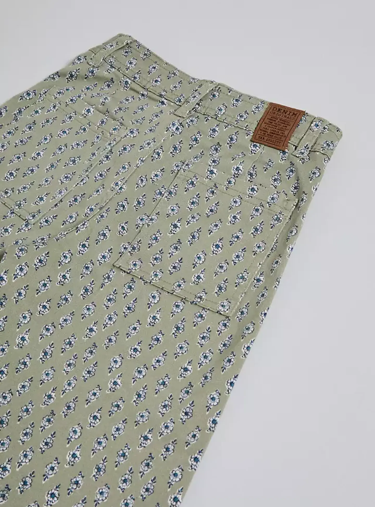 Pantalón Estampado Floral en Constraste 3