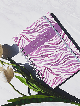 Cuaderno A5 (Tapa Dura) Be brave - 80 hojas puntos