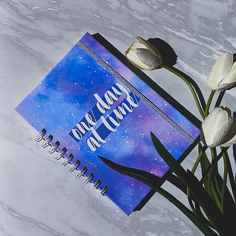 Cuaderno A5 (Tapa Dura) One day at time - 80 hojas puntos