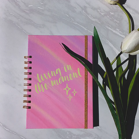 Cuaderno A5 (Tapa Dura) Living in the moment - 80 hojas puntos