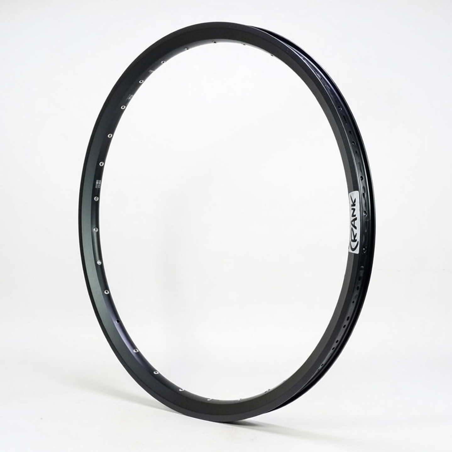 LLANTA CRANK ARO 29 36H OJETILLOS VALVULA AUTO NEGRO 2