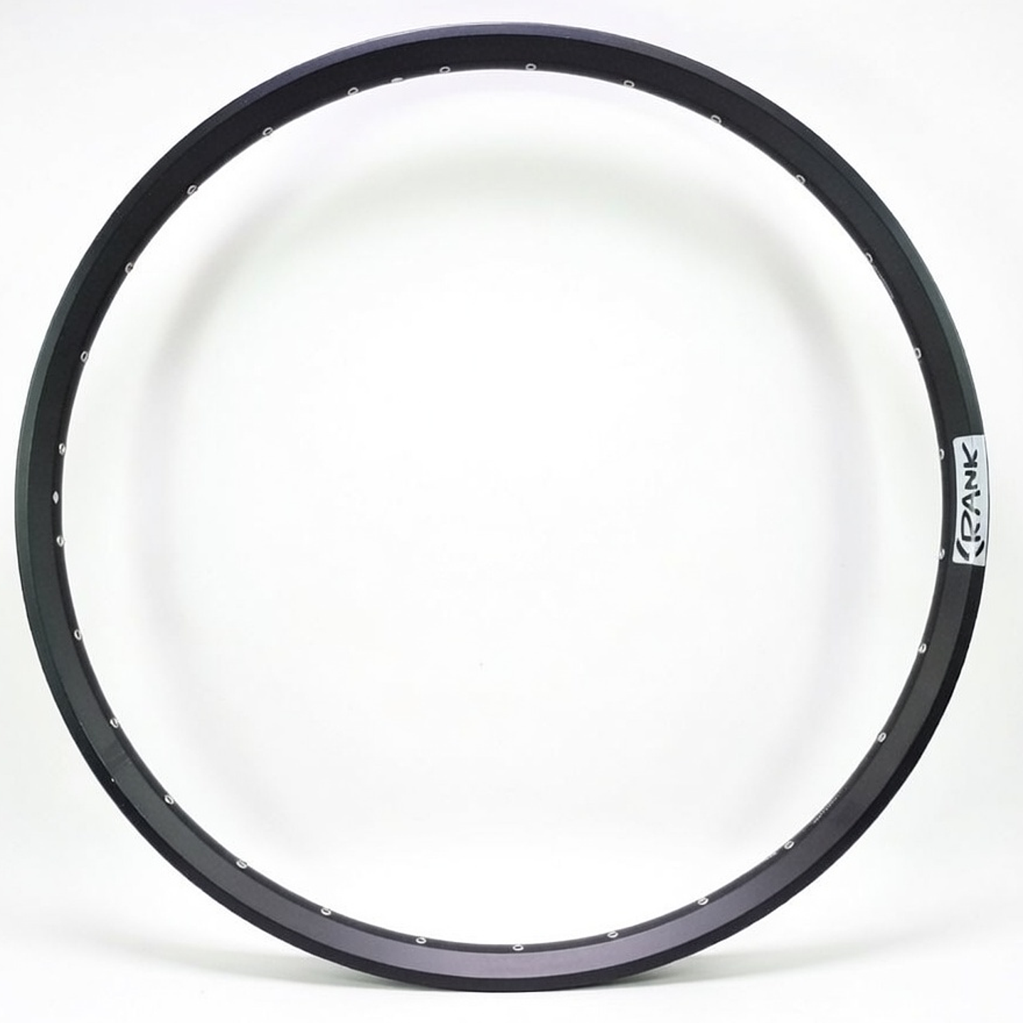 LLANTA CRANK ARO 29 36H OJETILLOS VALVULA AUTO NEGRO 1