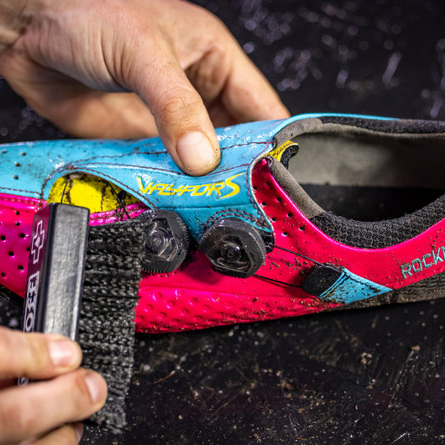 ESCOBILLA PREMIUM MUC-OFF PARA CALZADO (20340) 2