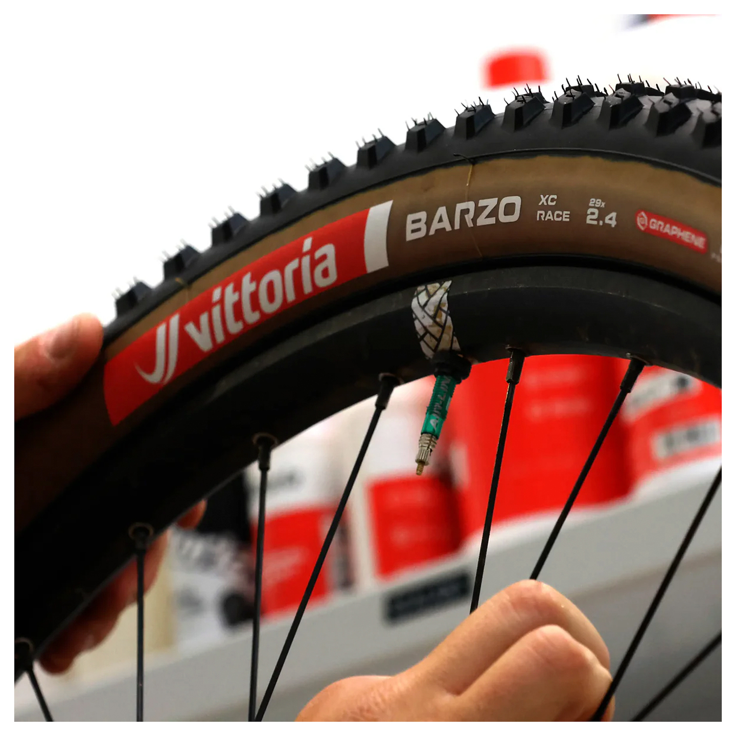 Neumático Vittoria Barzo XC Race 29x2.4 (Tan Wall) – El Campeón del Mundo 3