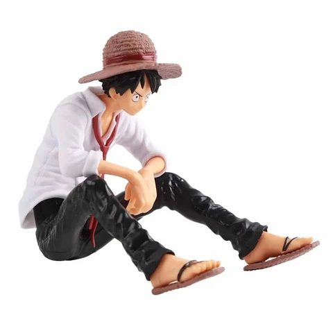 One Piece: Monkey D. Luffy Sentado