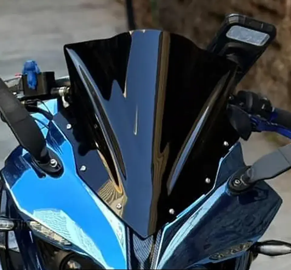 PARABRISAS NEGRO RS200 1