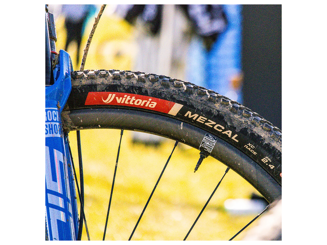 NEUMÁTICO VITTORIA MEZCAL 29X2.4 XC RACE FULL BLACK G2.0 29X2.4 CROSS COUNTRY TLR GRAPHENE + SILICA 3