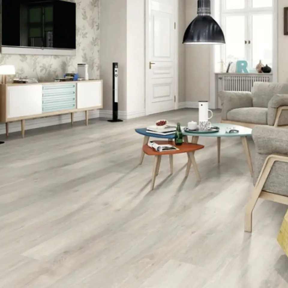 Piso Vinílico SPC Gris Moka 2,24mt2, 5mm 122x18,4 cm 2
