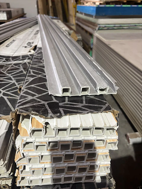 Wall Panel Cedro Miel 2da. Superficie útil 80% aprox caja 10 Unidades