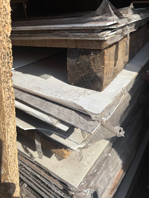 Plancha de PVC Estilo Mármol Segunda Selección (Medida útil: 2 x 1 m) Blanco