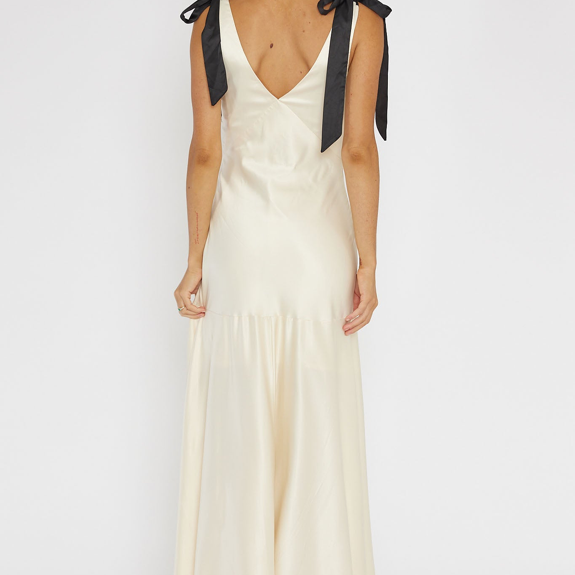 New York Minute Bow Shoulder Dress Oyster 2