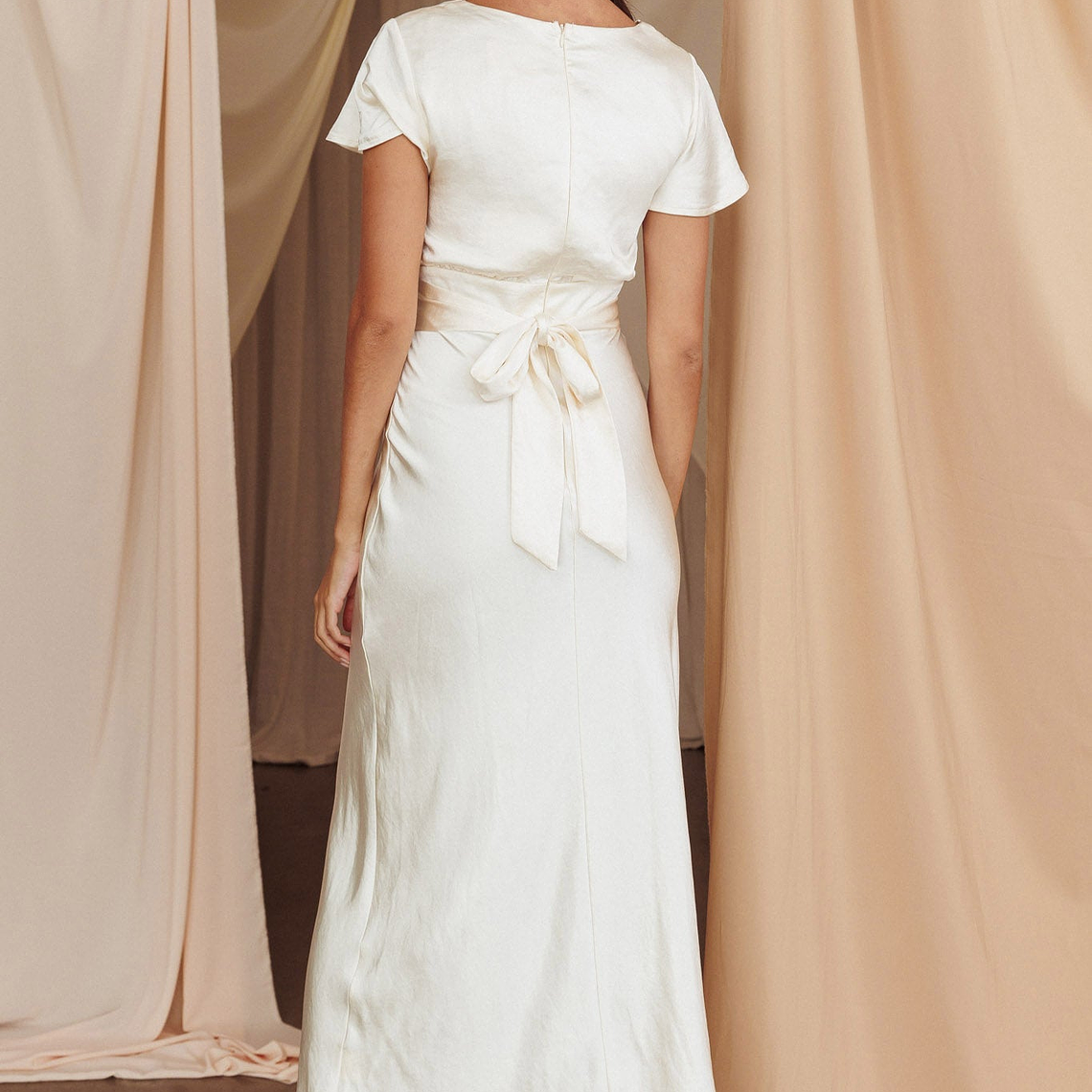 Irena Twist Bust Short Sleeve Dress Oyster 2