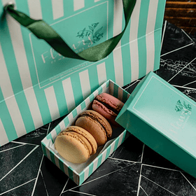 Love Macarons Box