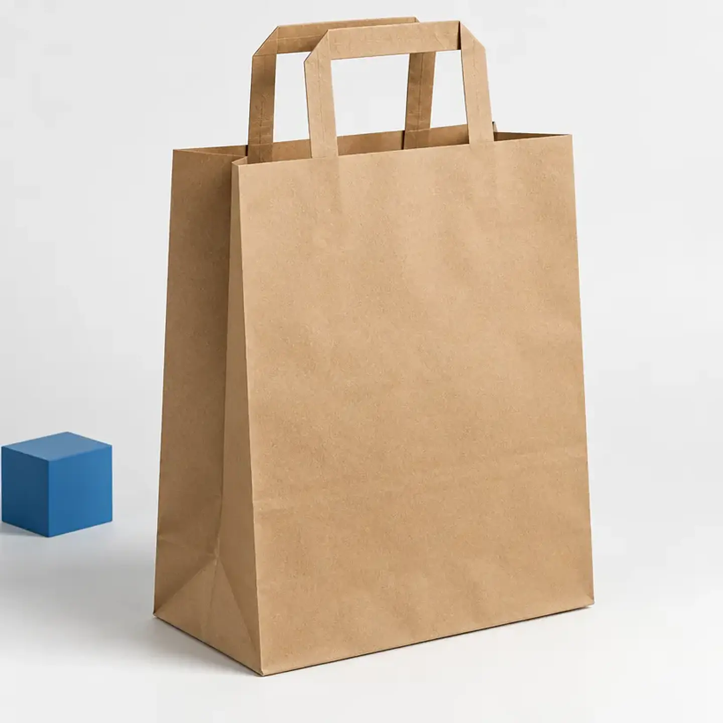 Bolsa de papel kraft con manija plana 1