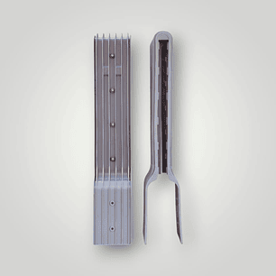 extensor para muro bulldog birdwalls color gris en vista frontal