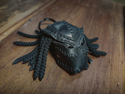 Llavero en cuero Predator