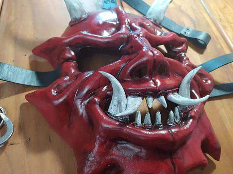 Máscara Oni moldeada