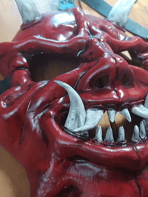 Máscara Oni moldeada