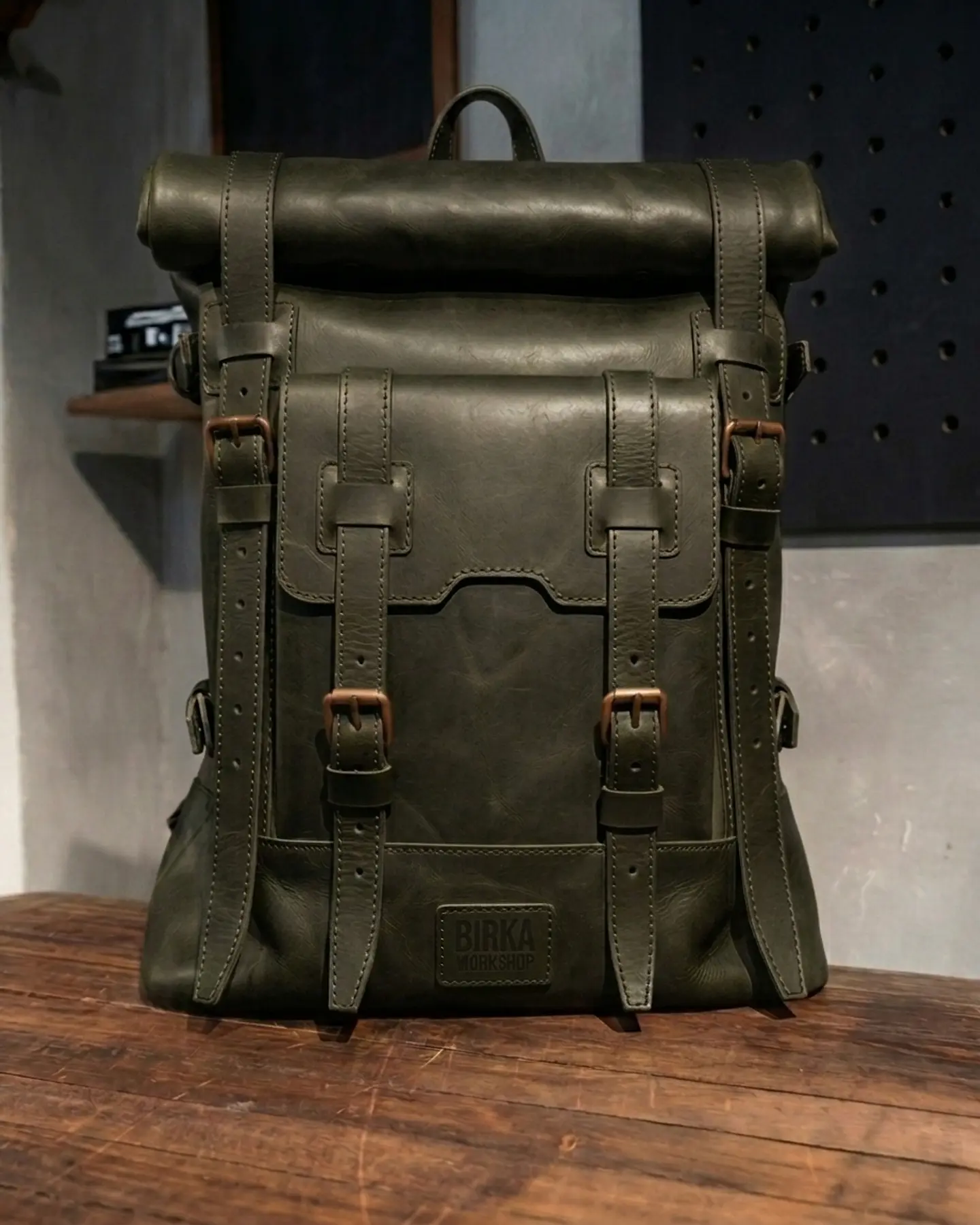 Morral en cuero tipo rolltop Valley 4