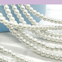 Perla Fantasía 4,5 mm, en color blanco, tira de 200 perlas aprox