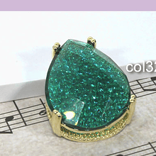Colgante cristal con zirconias en el fondo, base baño de oro, en tono verde, 25 x 18 mm, por unidad