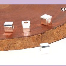 Separador baño de plata cuadrado, 4x4 mm, agujero de 2 mm, set de 4 unidades