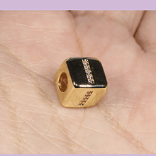 Separador baño de oro, y letra "I" con circones, 9 x 9 mm, agujero de 4 mm, por unidad