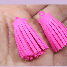 Borla de gamuza , rosa fuerte 30 mm de largo, set de 2 unidades