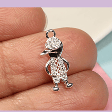 Dije niño baño de plata con circones, 17 x 7 mm, por unidad